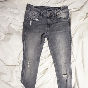Brand: Zara basic denim jeans